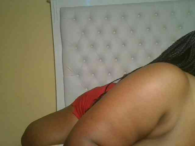 Queenlily25 webcam