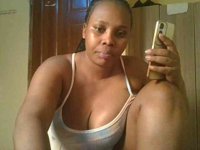 Queenlily25 webcam