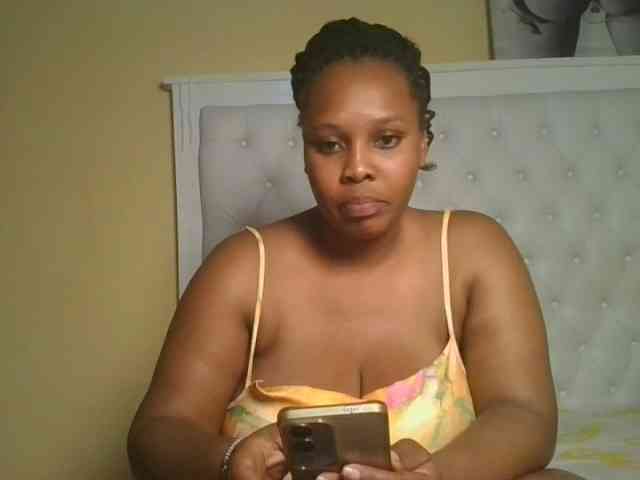 Queenlily25 webcam