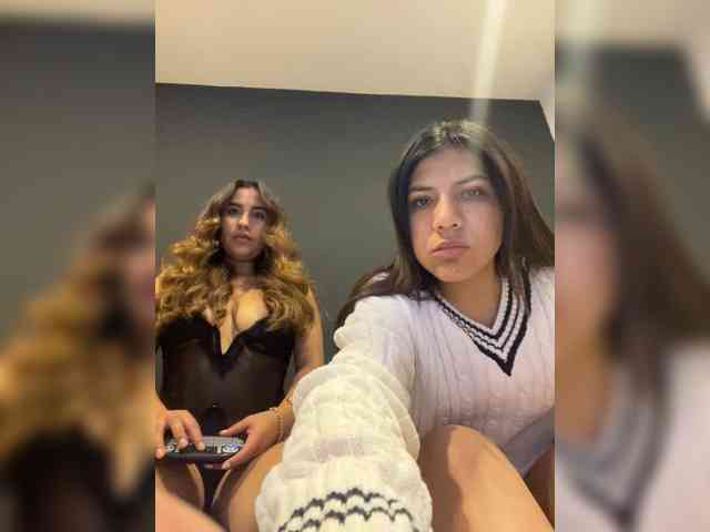 Sara-and-cami webcam