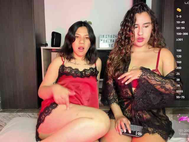 Sara-and-cami webcam