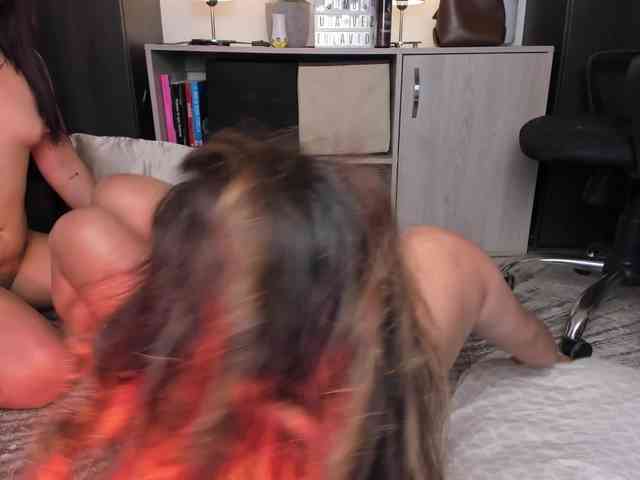 Sara-and-cami webcam