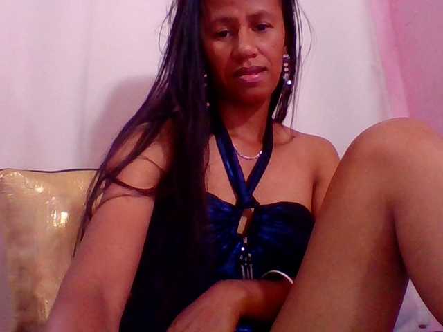 Muluna's BongaCams show and profile