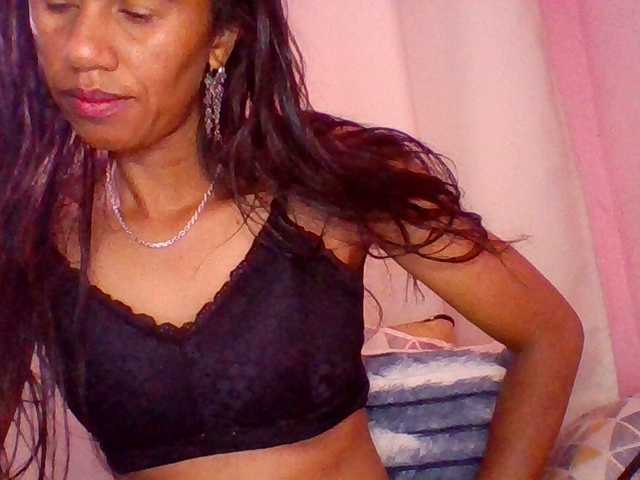 Muluna's BongaCams show and profile