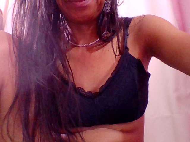 Muluna's BongaCams show and profile