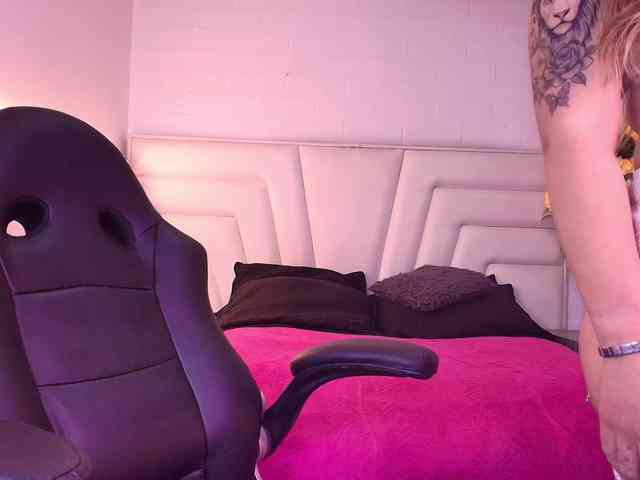 Elly-Astown webcam