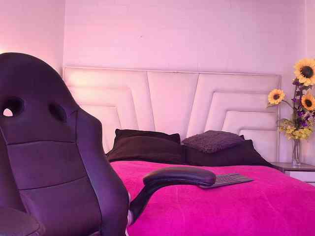 Elly-Astown webcam
