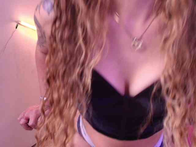 Elly-Astown's webcam live show