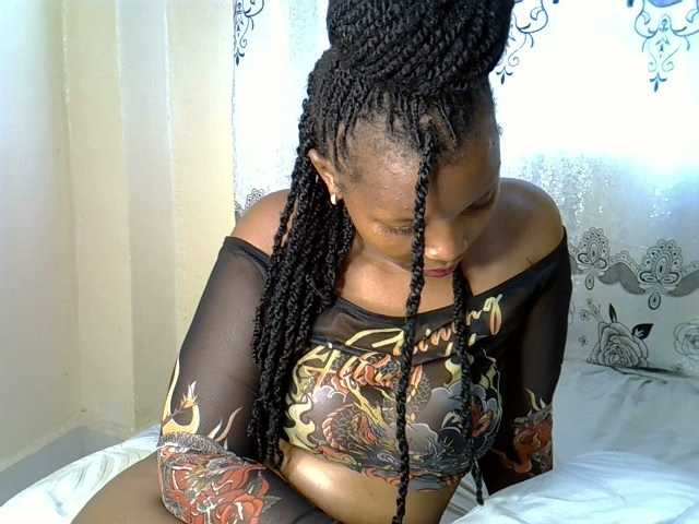 Sexxyqueenss webcam bongacams model stream image