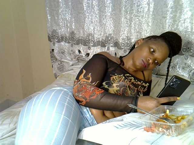 Sexxyqueenss webcam bongacams model stream image