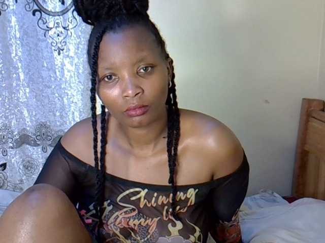 Sexxyqueenss webcam bongacams model stream image