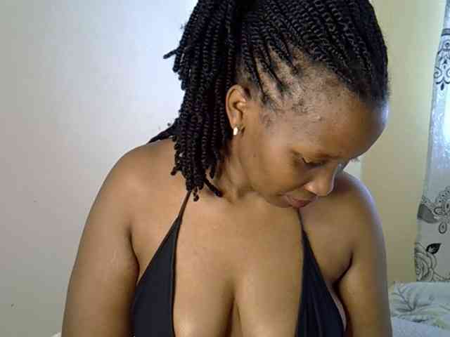 Sexxyqueenss webcam