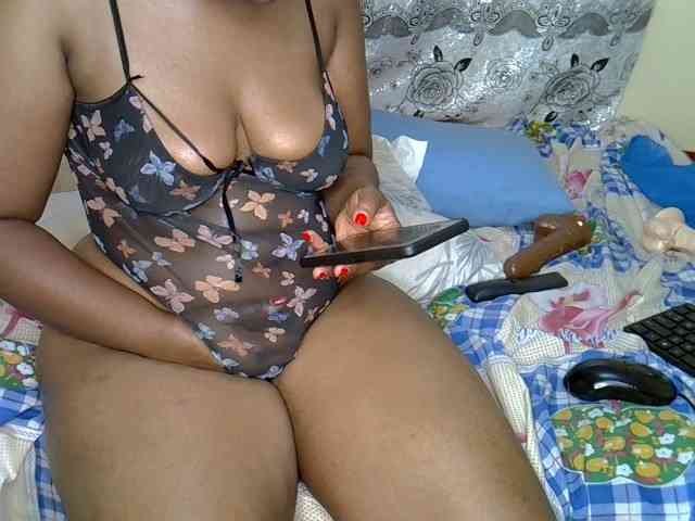 Sexxyqueenss webcam