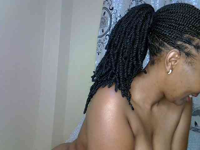Sexxyqueenss webcam