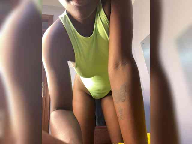 Freakypeach Live Webcam on BongaCams