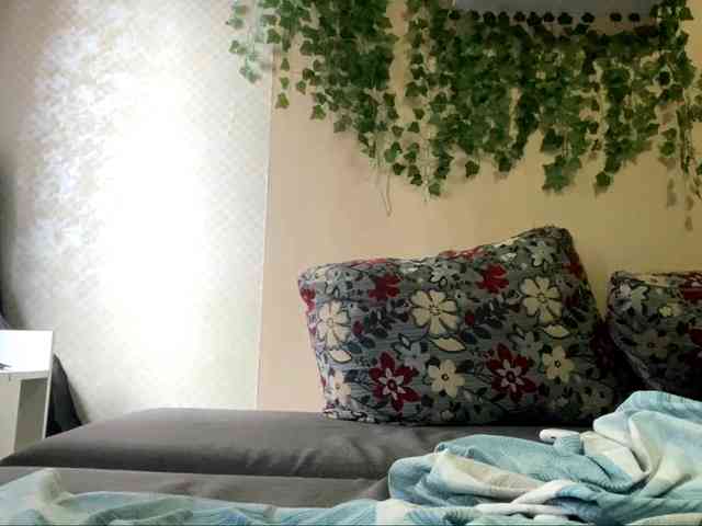 ShelliKvek webcam