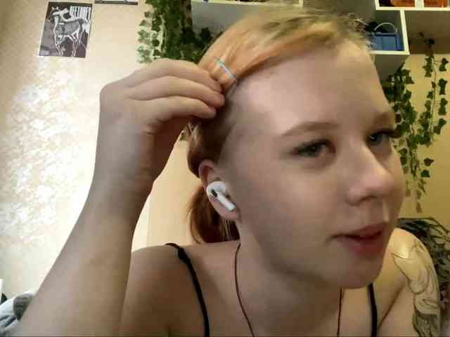 ShelliKvek webcam