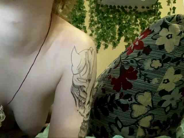 ShelliKvek webcam