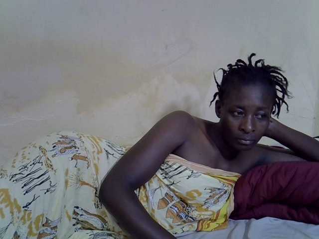 Preetypussie webcam bongacams model stream image