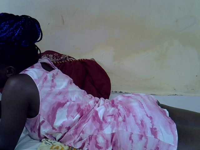 Preetypussie webcam bongacams model stream image