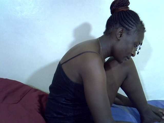 Preetypussie webcam bongacams model stream image