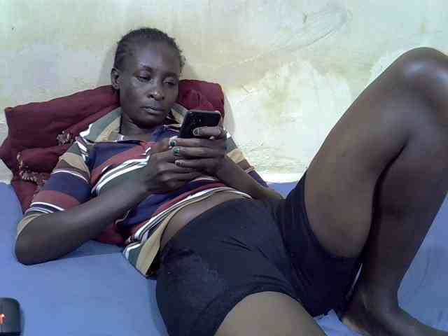 Preetypussie webcam