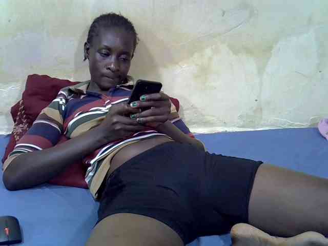Preetypussie webcam
