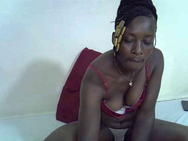 Preetypussie Live Webcam on BongaCams