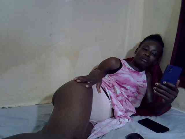 Preetypussie Live Webcam on BongaCams