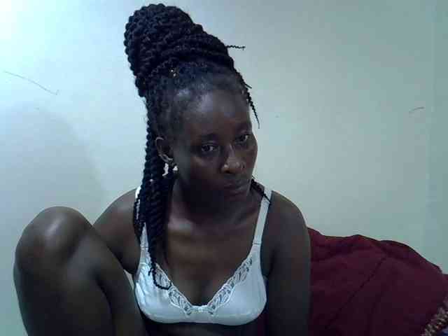 Preetypussie Live Webcam on BongaCams