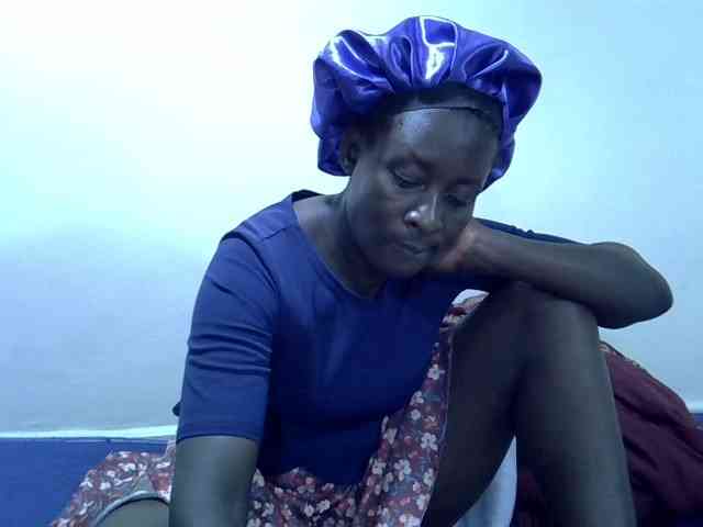 Preetypussie Live Webcam on BongaCams