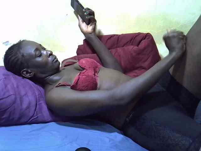 Preetypussie webcam