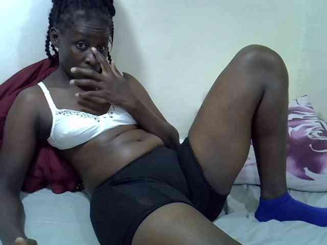 Preetypussie Live Webcam on BongaCams