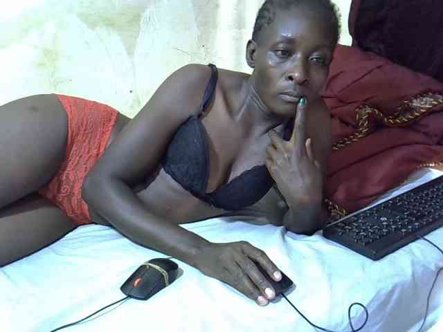 Preetypussie webcam