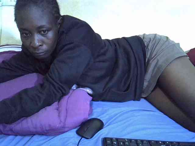 Preetypussie webcam