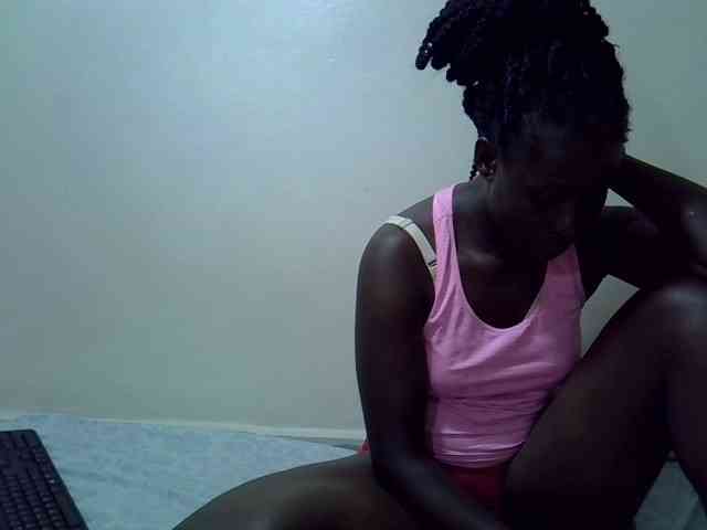 Preetypussie Live Webcam on BongaCams