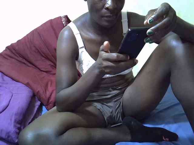 Preetypussie webcam