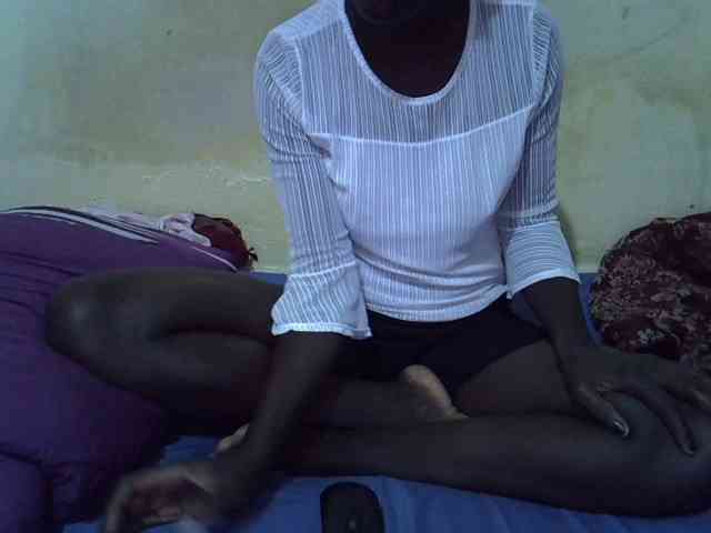 Preetypussie webcam