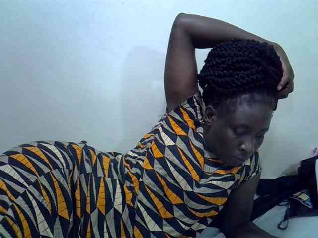 Preetypussie Live Webcam on BongaCams