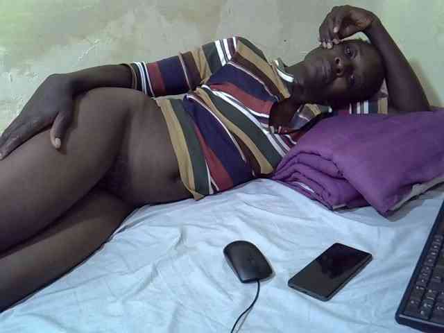 Preetypussie webcam