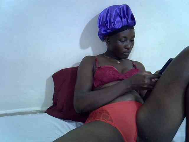 Preetypussie Live Webcam on BongaCams