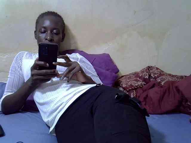 Preetypussie webcam