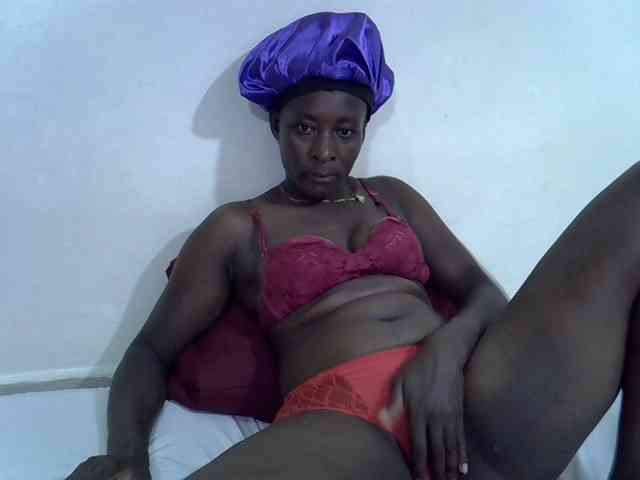 Preetypussie Live Webcam on BongaCams