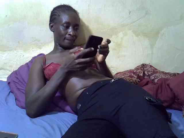 Preetypussie webcam