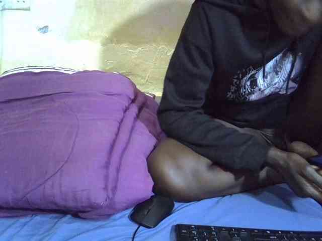 Preetypussie webcam