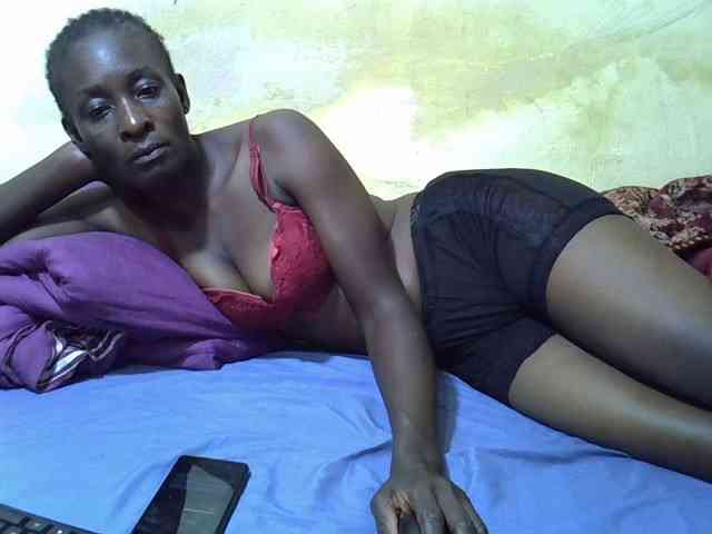 Preetypussie webcam