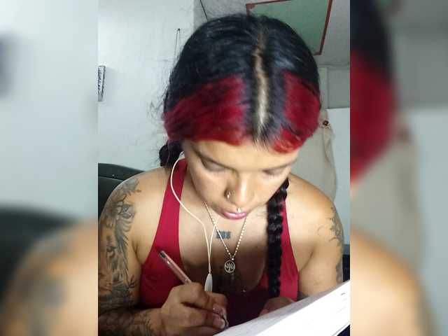 Scarlet-Delux07's BongaCams show and profile