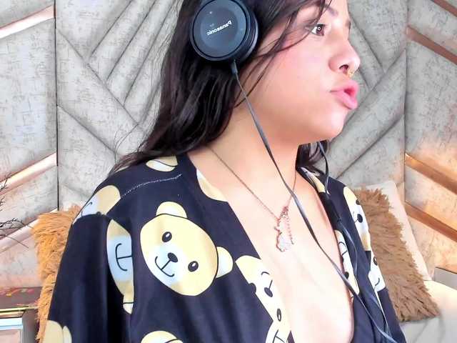 CloheBell's BongaCams show and profile