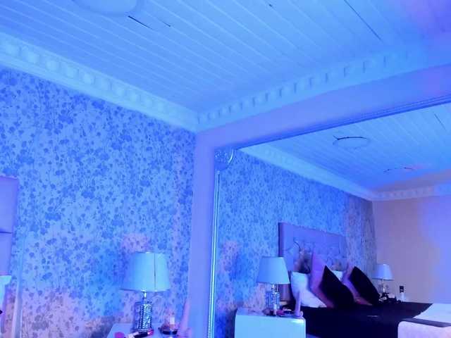 CloheBell's BongaCams show and profile