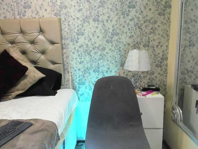 CloheBell's BongaCams show and profile